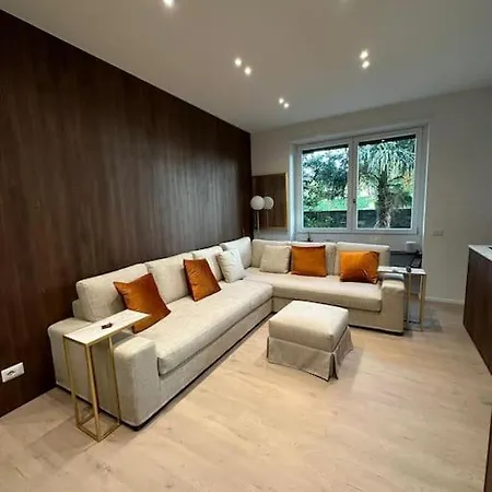 Luxury Lake Apartment *